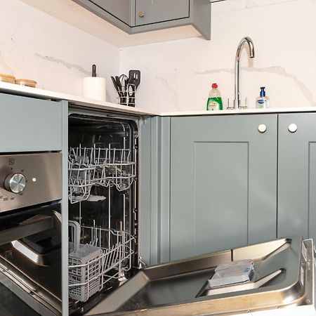 2-Bedroom Victorian Apartment In Kensington Londen Buitenkant foto