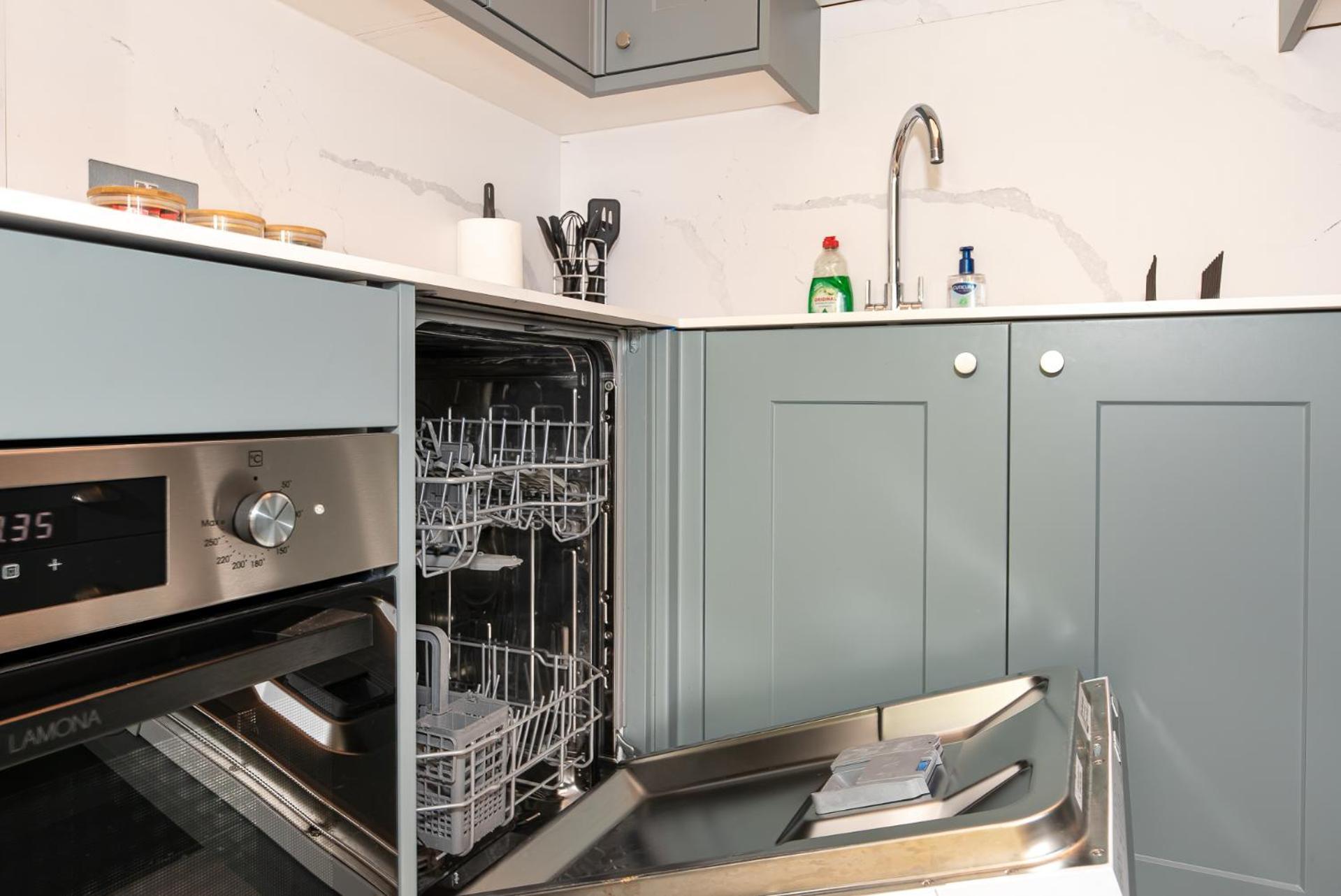 2-Bedroom Victorian Apartment In Kensington Londen Buitenkant foto