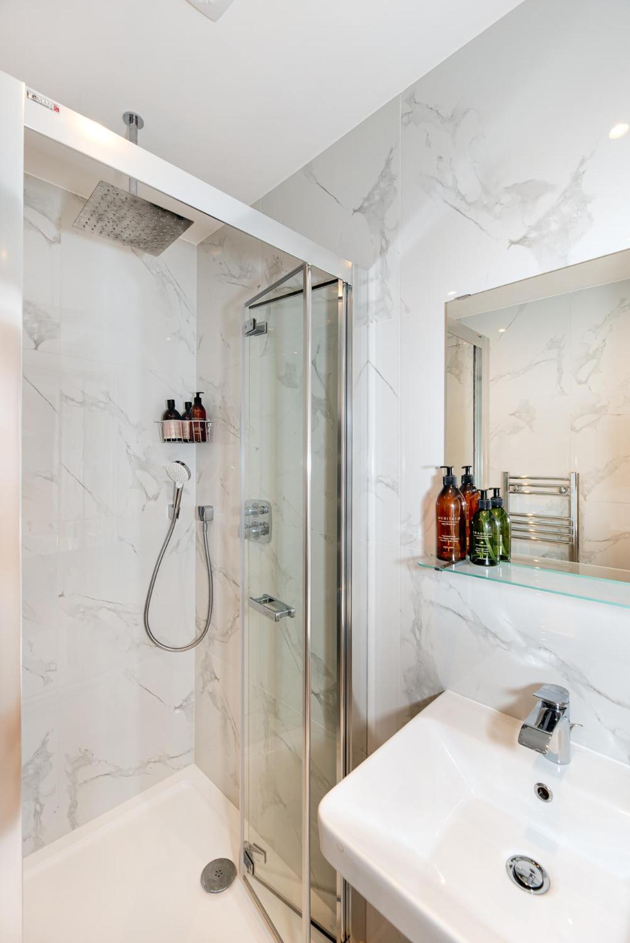 2-Bedroom Victorian Apartment In Kensington Londen Buitenkant foto