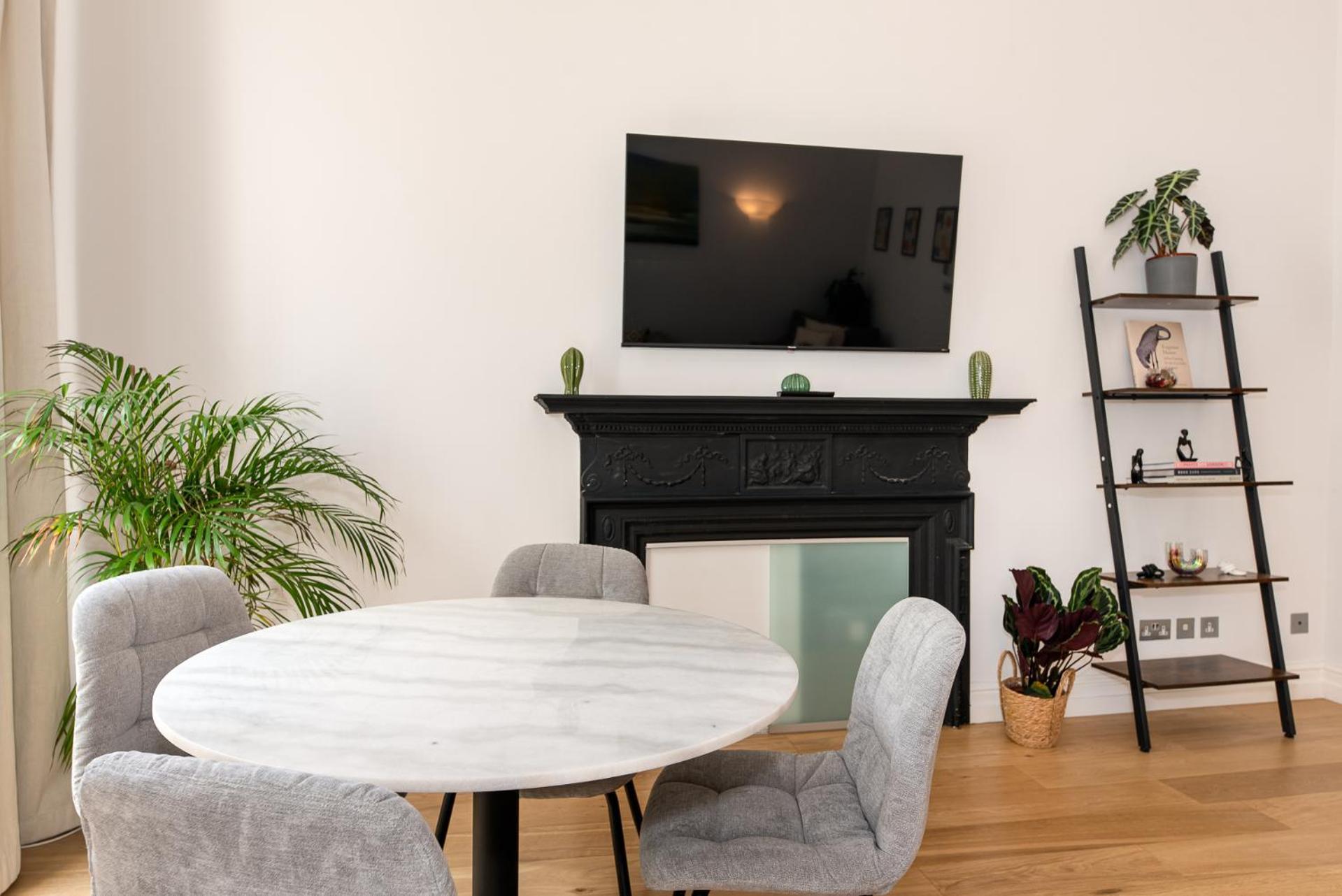 2-Bedroom Victorian Apartment In Kensington Londen Buitenkant foto