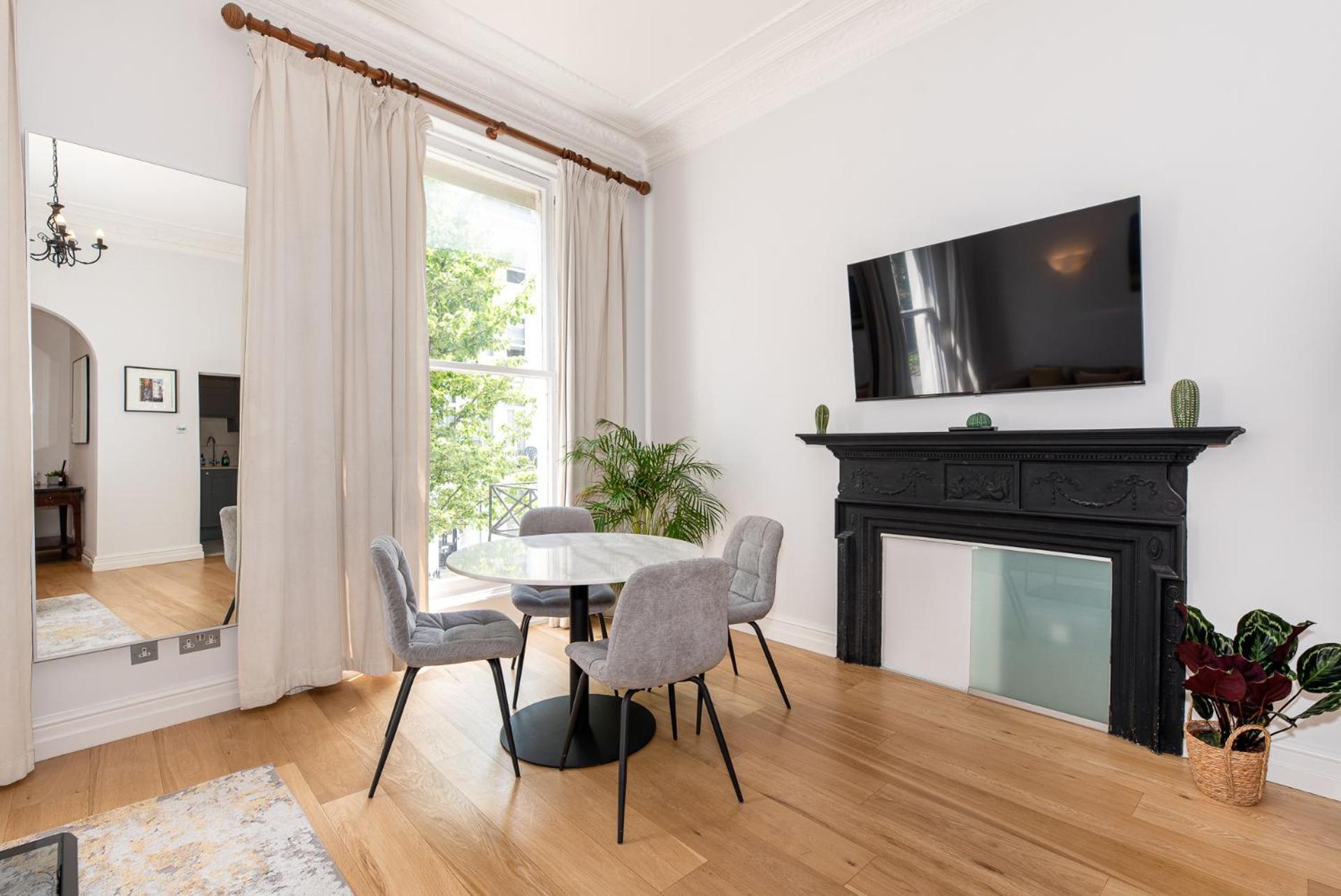 2-Bedroom Victorian Apartment In Kensington Londen Buitenkant foto